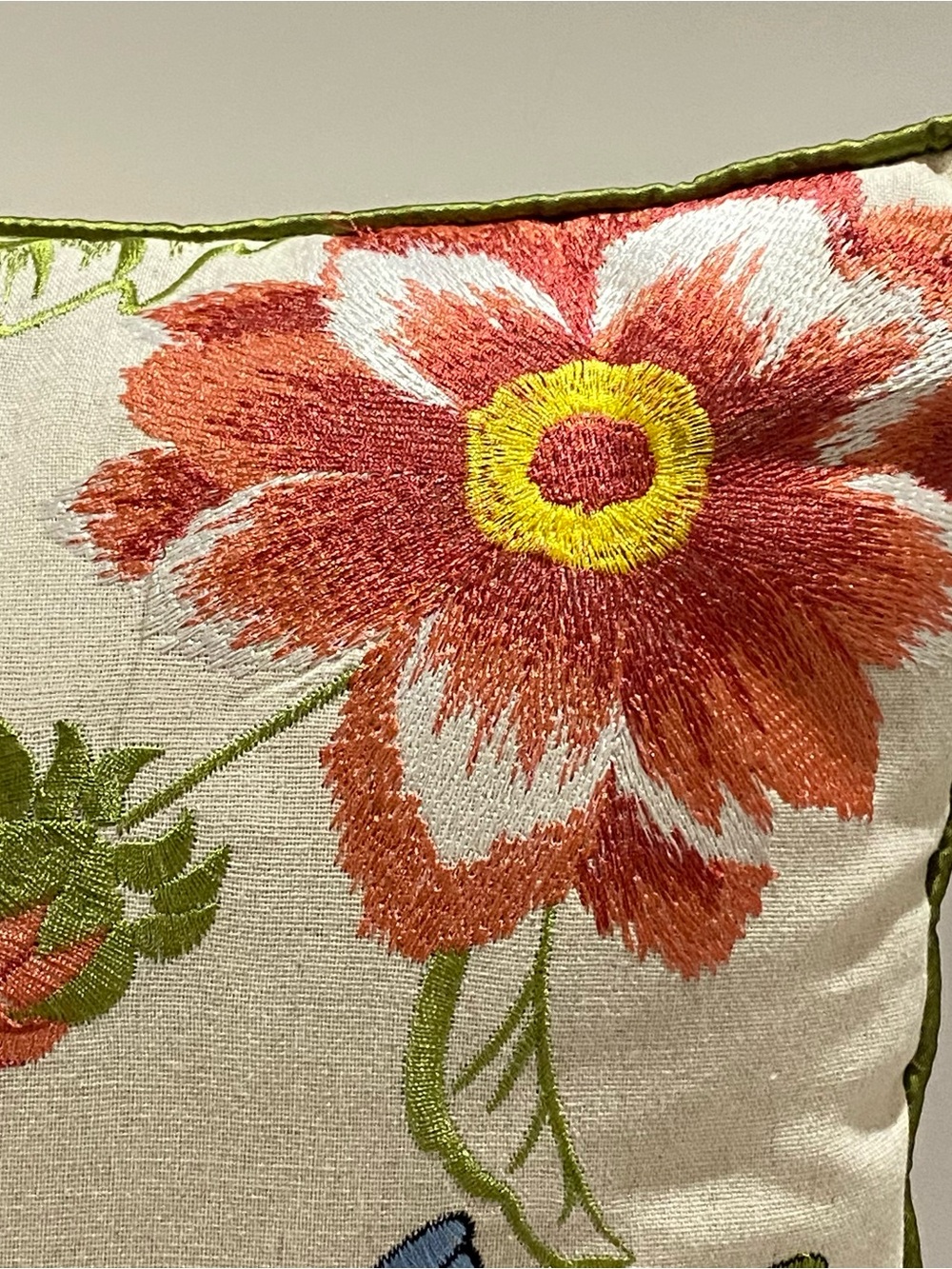Pier 1 Hummingbird Floral Embroidered Accent Pillow Beige Botanical 18x18 Garden - Picture 4 of 10